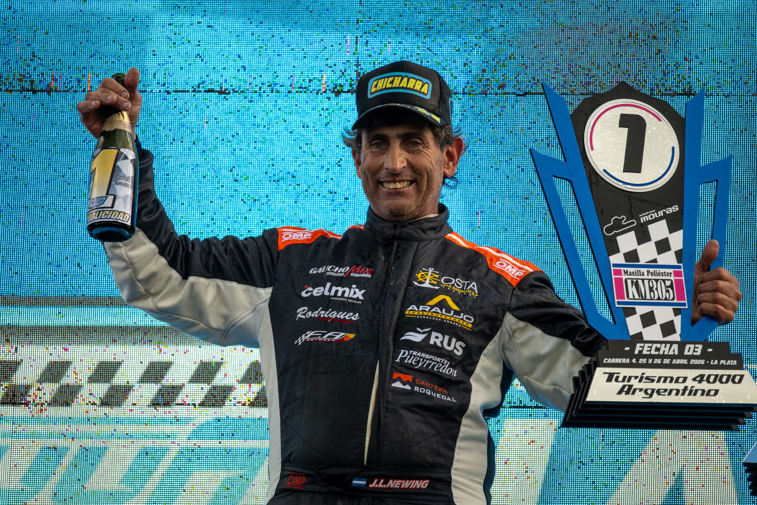 NEWING CERRÓ EL DOMINGO EN LO MÁS ALTO